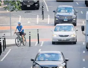  ?? KIM HAIRSTON/BALTIMORE SUN ?? A bicyclist crosses Deepdene Road in the bike lane on northbound Roland Avenue. While the city has made progress creating safer bicycling routes, some residents are concerned.