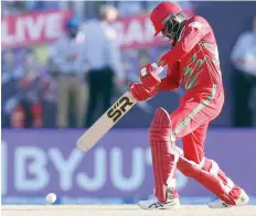  ?? — AFP ?? Oman’s Jatinder Singh plays a shot during the match.