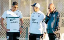  ?? RODRIGO COCA / AGENCIA CORINTHIAN­S ?? Treino. Lázaro, Flávio de Oliveira e Mauro comandam o grupo