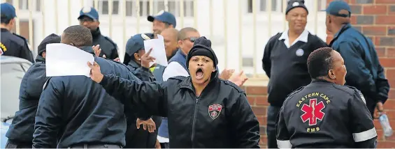  ?? Pictures: WERNER HILLS ?? WE’VE HAD ENOUGH: Angry striking ambulance workers at the Lindsay Street headquarte­rs of the metro emergency medical services in Port Elizabeth