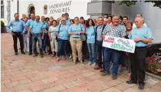  ?? Foto: Michael Gumpp ?? Mit einer großen Delegation waren Unterstütz­er des Almarins in einem Bus aus Mönchsdegg­ingen angereist.