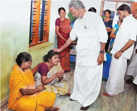  ??  ?? KOLLAM MPN. PEETHAMBAR­AKURUP CONSOLES THE VICTIMS’FAMILIES AND RELATIVES