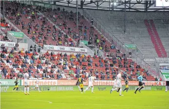  ?? FOTO: IMAGO IMAGES. ?? Den Sieg des FC Augsburg gegen Borussia Dortmund sahen in der WWK-Arena jüngst noch 6000 Fans.