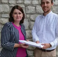  ??  ?? Cllr. Jennifer Whitmore handing over the petition to Rory Brewster of the NTA.