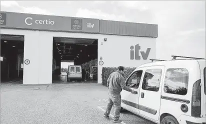  ?? Foto: GEMMA ANDREU ?? Los mecánicos están dejando de ofrecer el servicio de pasar la ITV, por las demoras que supone.