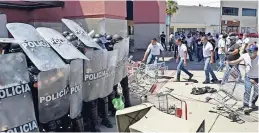  ??  ?? El mes pasado agentes policiacos participar­on en un ejercicio antisaqueo