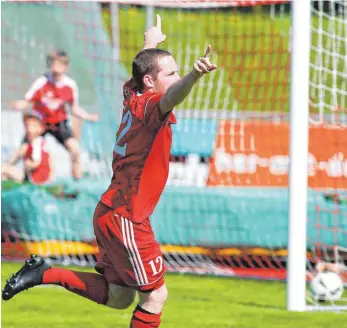  ?? FOTO: JOSEF KOPF ?? Simon Wetzel bejubelt sein 2:0 gegen Tübingen.