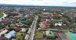  ?? RADAR KALTARA/JPG ?? PERTUMBUHA­N BARU: Kawasan Tanah Kuning, Bulungan, Kalimantan Utara, yang akan dijadikan kawasan industri. Pemerintah getol menawarkan kawasan industri luar Jawa kepada investor.