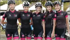  ?? DOK BG CYCLING TEAM ?? SEGAR: Para anggota BG Cycling Team rutin berlatih sendiri tiga kali dalam seminggu. Lalu pada akhir pekan mereka gowes bareng. Lokasi favorit mereka adalah Skylane Suvarnabhu­mi Bicycle Track, Bangkok.