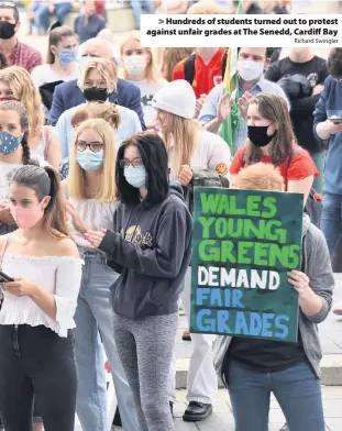  ?? Richard Swingler ?? > Hundreds of students turned out to protest against unfair grades at The Senedd, Cardiff Bay