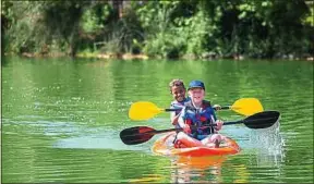  ??  ?? La colonie de vacances est plus audacieuse pour enfants et parents.