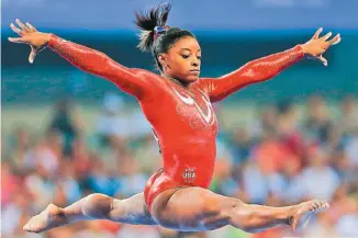  ??  ?? A través de sus redes sociales, Simone Biles reveló que fue abusada por su exmédico.