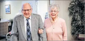  ?? COURTESY OF CHESTNUT KNOLL ?? Chestnut Knoll residents Dick and Ruth Clark were one of two couples to renew their wedding vows during a ceremony in front of family and friends,