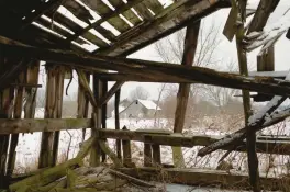  ?? ?? A migrant family slept overnight in this crumbling farm shed, seen Jan. 24 in Champlain, New York, on the Canadian border, before being detained the next day by Border Patrol officers.