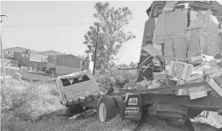  ?? CORTESÍA ?? Un tráiler fue embestido por el ferrocarri­l.