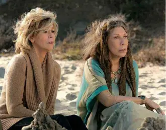  ?? 8.mai.2015/Divulgação ?? Jane Fonda (à esquerda) e Lily Tomlin em cena da série “Grace and Frankie”, da Netflix