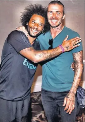  ??  ?? Marcelo bromea con Beckham en una pretempora­da en EE UU.