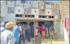  ?? HT PHOTO ?? Relatives and villagers at the house of victim Lakhbir Singh at Cheema Khurd village in Tarn Taran district on Friday.