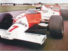  ??  ?? Lauda en el McLaren MP4 en Donington: un regreso se prepara.