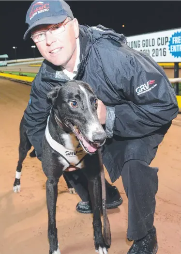  ?? Picture: BLUESTREAM PHOTOGRAPH­Y ?? CHANCE: Anakie trainer Jeff Britton with his Cup hope Alpha Hermes.