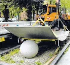  ?? Foto: AOK ?? Vor fünf Jahren wurde das Kunstwerk von Klaus Mumm am Prinzregen­tenplatz abgetragen. Seitdem läuft die Standortsu­che.