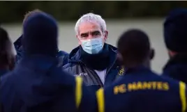  ?? (Photo AFP) ?? Nouvel entraineur du FC Nantes, Raymond Domenech a tenu sa première séance d’entraîneme­nt.