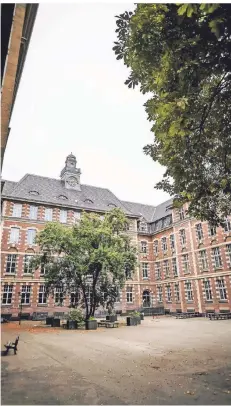  ?? RP-FOTO: ANDREAS ENDERMANN ?? Das Goethe-Gymnasium an der Lindemanns­traße profitiert auch von wachsenden Schülerzah­len in Flingern und Düsseltal.