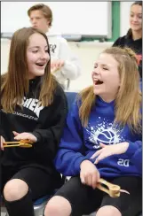  ?? NEWS PHOTO EMMA BENNETT ?? Regan O’Sullivan and Lacey Carolan with Gr. 7-9 Frech immersion at St. Mary’s School laugh while learning to play the spoons during Carnaval at Ecole St. Thomas d’Aquin on Friday.