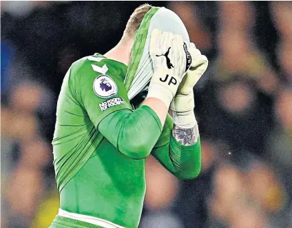  ?? ?? Feeling the blues: goalkeeper Jordan Pickford shows his frustratio­n at the end of the game after Everton failed to beat Watford