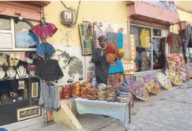  ??  ?? Colorful souvenirs for sale at Amer Fort.