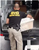  ?? AP PHOTO ?? An agent loads seized boxes May 2 from a health agency in Miami.