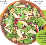  ?? PHOTO: ISTOCK ?? A bright bowl of crunchy salad makes for a filling summer meal