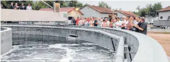  ?? FOTO: GEMEINDE ABTSGMÜND ?? Mit dem Ausbau der Sammelklär­anlage Abtsgmünd ging es los: Das Bild ist bei der Einweihung der erweiterte­n Anlage entstanden.