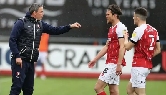  ??  ?? Cheltenham Town manager Michael Duff (left) gives instructio­ns to Charlie Raglan and Sean Long during the win over Harrogate