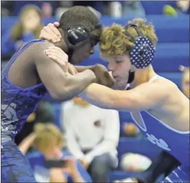  ?? Scott Herpst ?? Rossville’s Trayvon Crutcher faces off with Ringgold’s Hunter Mccree during a match in Rossville this past Tuesday night.