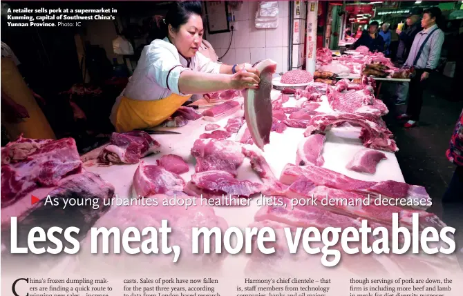  ?? Photo: IC ?? A retailer sells pork at a supermarke­t in Kunming, capital of Southwest China’s Yunnan Province.