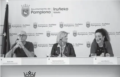  ?? Foto: Cascante ?? Ramón Vidal (jurado y representa­nte de la ENT), María García-barberena y Laura Villanueva (jurado).
