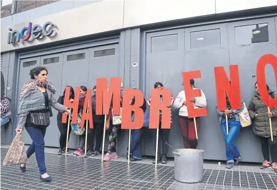  ?? Na ?? La agrupación Barrios de Pie encabezó una protesta en la sede central del Indec