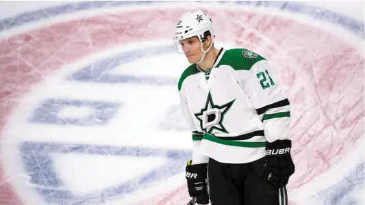  ?? PHOTO D’ARCHIVES, PIERRE-PAUL POULIN ?? L’attaquant Antoine Roussel aurait pu se retrouver avec le Canadien, mais il a signé un contrat de quatre ans avec les Canucks.