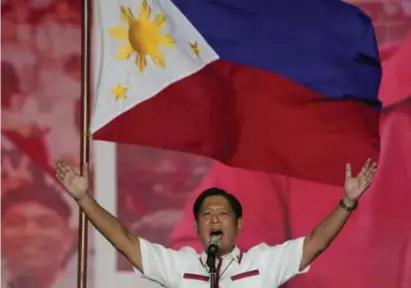  ?? Reuters ?? Ferdinand Marcos Junior won de verkiezing­en, meesurfend op de popularite­it van Duterte.