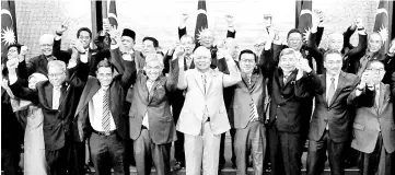  ?? - Bernama photo ?? Prime Minister Datuk Seri NajibTun Razak and Deputy Prime Minister Datuk Seri Dr Ahmad Zahid Hamidi with cabinet ministers following the announceme­nt of the dissolutio­n at the Prime Minister’s Office at the Perdana Putra Building yesterday.