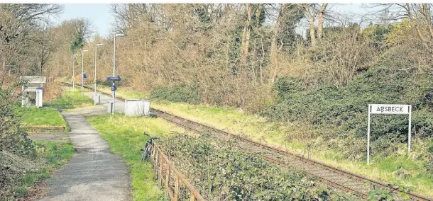  ?? FOTO: VERA STRAUB ?? Auf den ersten Blick nicht zu erkennen, aber unter diesen Gleisen hatte ein Dachs seinen Bau gegraben und für eine Störung gesorgt.