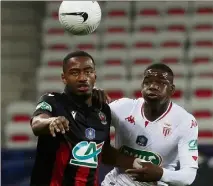  ?? (Photo Cyril Dodergny) ?? Le Bruxellois (à dr.) avait marqué des points lors du de finale de la Coupe de France, remporté à Nice (-). Il avait remplacé Tchouaméni en cours de match.