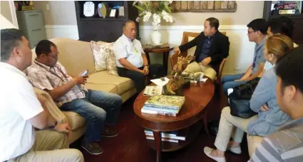  ?? SUNSTAR FOTO / JUSTIN K. VESTIL ?? OPPOSITION. Officials of the National Historical Commission of the Philippine­s raised their concerns on the proposed 20-story building in the Capitol compound during a meeting with Governor Davide yesterday.