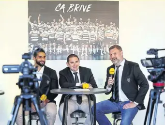  ??  ?? Interventi­ons de Simon Gillham, Président du CA Brive (en visio), Xavier Ric, Directeur Général du CA Brive, Jeremy Davidson, manager du CA Brive et Saïd Hirèche, le capitaine de l’équipe.