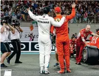  ?? Shuttersto­ck ?? Lewis Hamilton and Sebastian Vettel swapped their crash helmets at the Abu Dhabi Grand Prix. —