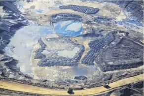  ?? RYAN JACKSON ?? An aerial view of Canadian Natural’s oilsands site. Canadian Natural beat forecasts on earnings, cash flow and production.