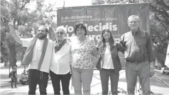  ?? ?? Gonzalo Civila, Graciela Villar, Ivonne Passada, Gabriela Iribarren y Ricardo Ehrlich, ayer durante el acto en Parque Batlle.