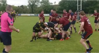  ??  ?? Carrick-on-Shannon in action against Enniskille­n.