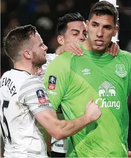  ?? GETTY IMAGES ?? He’s a keeper: Robles is mobbed after his spot-kick save